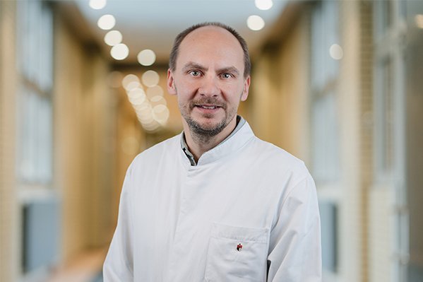 Chefarzt Dr. Jonas Raakow, Allgemein- und Viszeralchirurgie, Alexianer St. Gertrauden-Krankenhaus Berlin