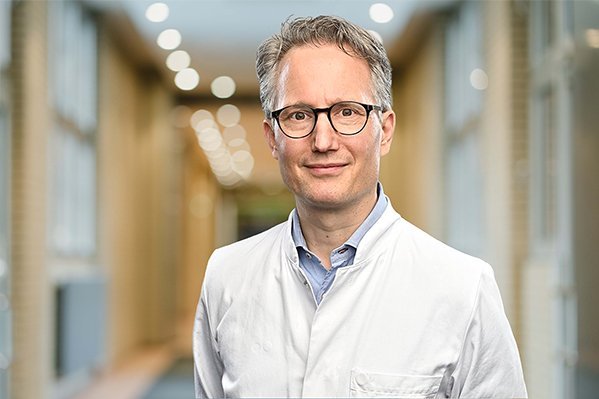 Dr. med. Florian Müller    Leitender Arzt der Gynäkologie und gynäkologischen Onkologie